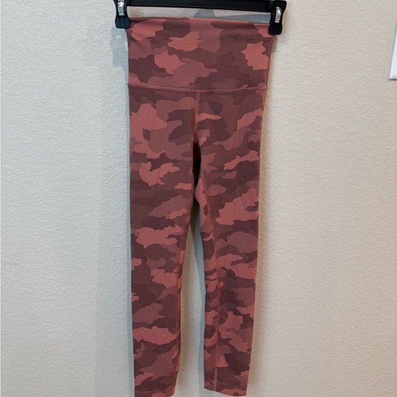 Lululemon Wonder Train High Rise Crop - Picture 5 of 8